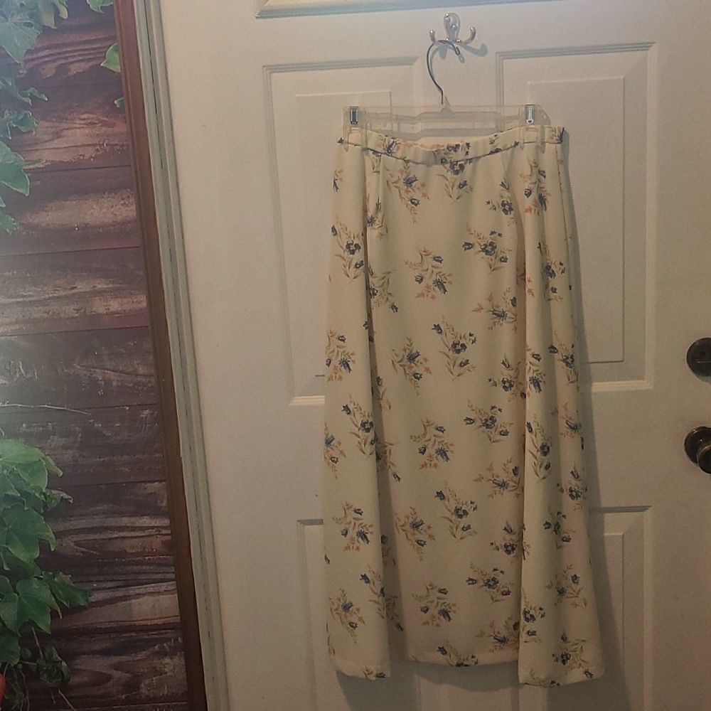 Size 10 Penleton Maxi Skirt Cream Colored With Floral Print